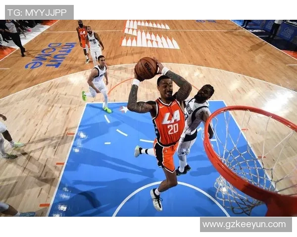 没想到吧？小卡34岁赛季场均得分奔向新高 特训一夏增加强投三分