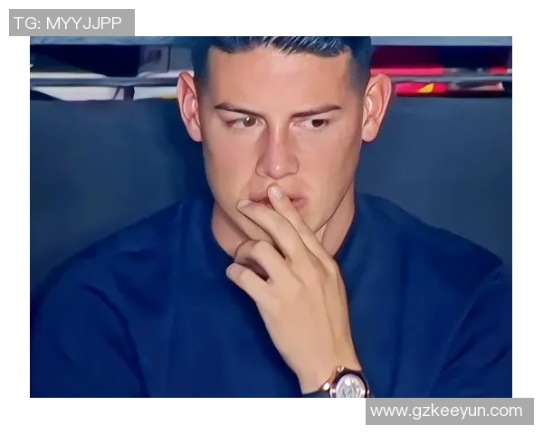 J罗现场观战森林狼，向戈贝尔赠送球衣&获赠签名球衣